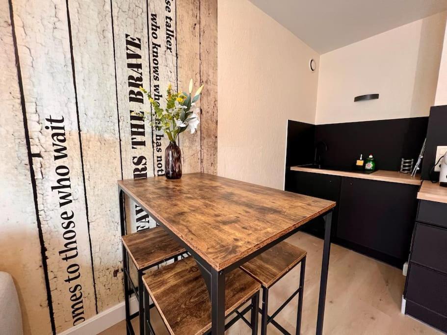 Appartement Climatise 4Prsn Au Pied De La Citadelle Besançon Exterior foto